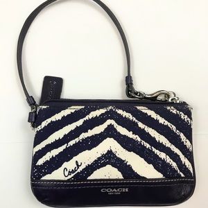 Listing for @zoebear72010 Coach Wristlet